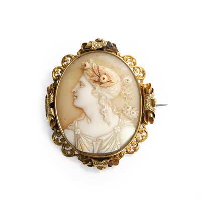 Lot 5 - A Victorian shell cameo brooch