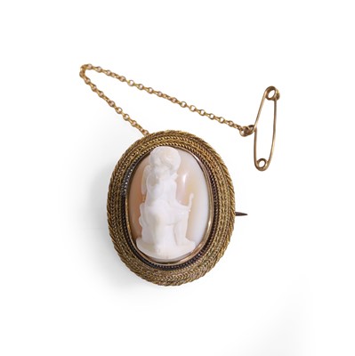 Lot 7 - A Victorian shell cameo brooch