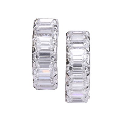 Lot 78 - A pair of diamond cuff earrings
