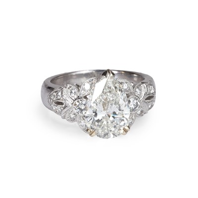 Lot 179 - A diamond ring