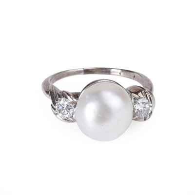 Lot 76 - A natural saltwater pearl and diamond ring