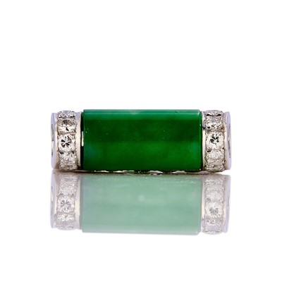 Lot 140 - A jadeite and diamond ring