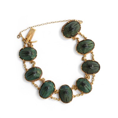 Lot 29 - An Egyptian revival scarab beetle bracelet