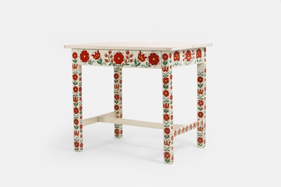 Lot 151 - A painted pine side table