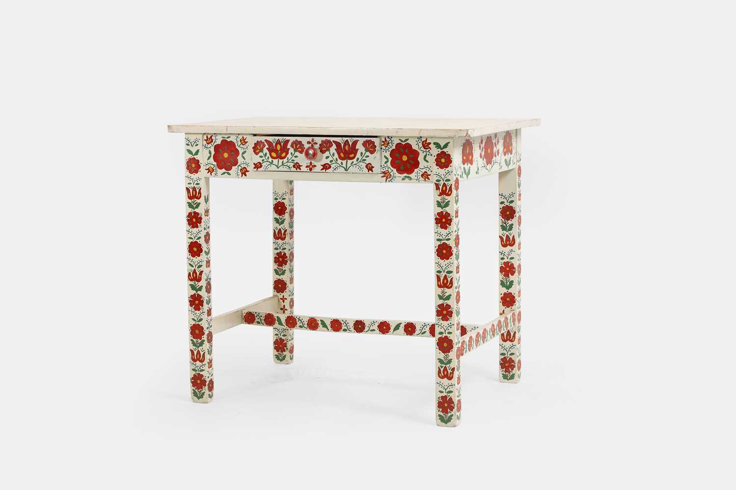 Lot 151 - A painted pine side table