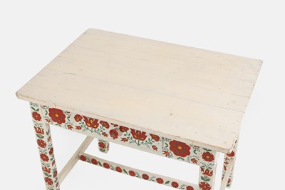 Lot 151 - A painted pine side table