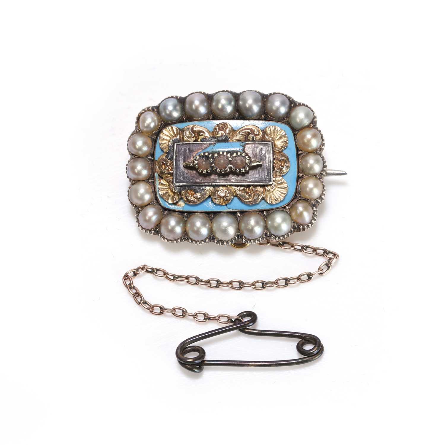 Lot 3 - A Georgian mourning brooch
