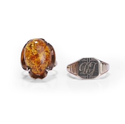 Lot 202 - Two 9ct gold rings