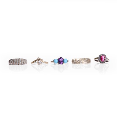 Lot 269 - A group of five rings