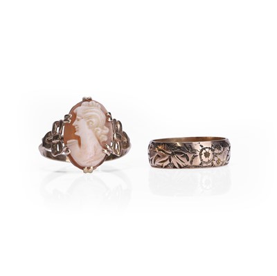 Lot 207 - A 9ct gold wedding ring and a shell cameo ring