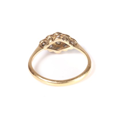 Lot 33 - An early 20th century diamond ring