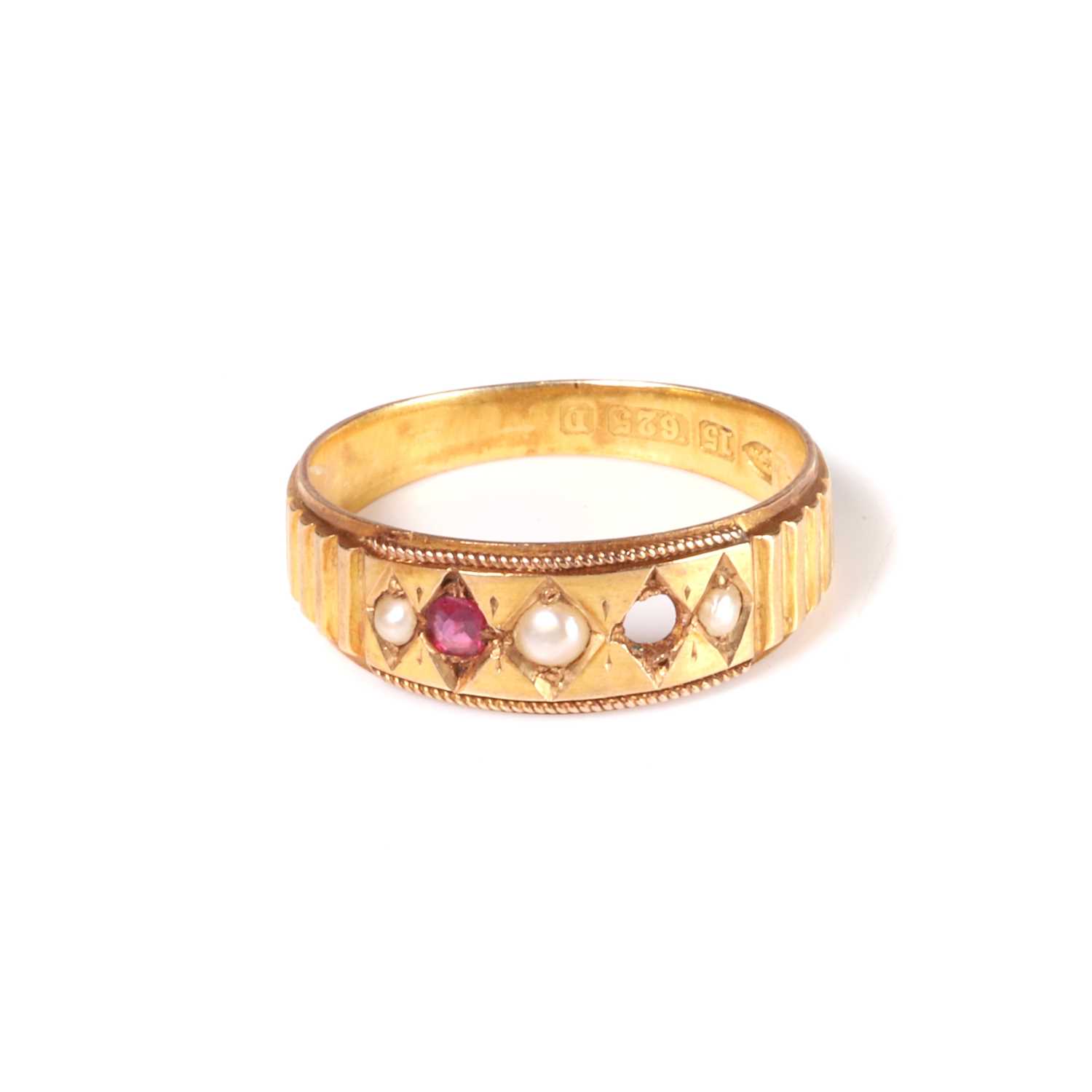 Lot 30 - A late Victorian 15ct gold ruby and split pearl ring
