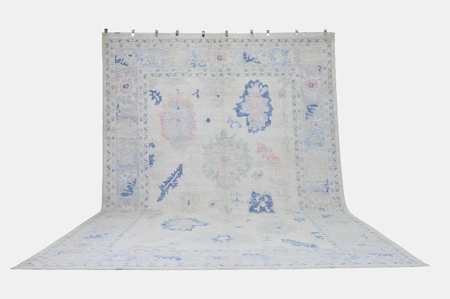 Lot 89 - An Oushak wool carpet