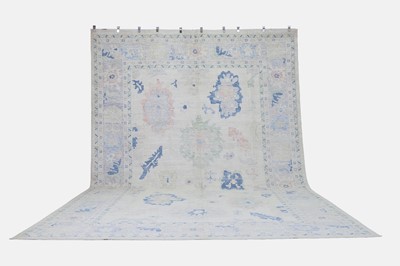 Lot 89 - An Oushak wool carpet