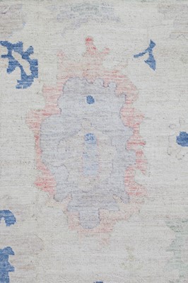Lot 89 - An Oushak wool carpet