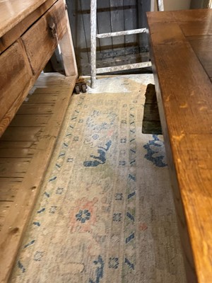 Lot 89 - An Oushak wool carpet