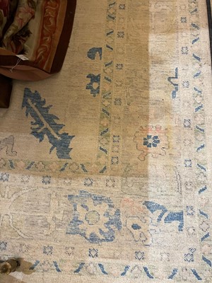 Lot 89 - An Oushak wool carpet
