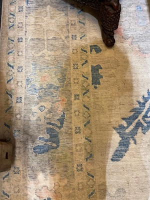 Lot 89 - An Oushak wool carpet