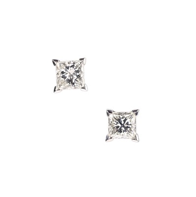 Lot 152 - A pair of 18ct white gold diamond stud earrings
