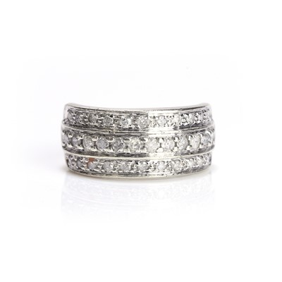 Lot 92 - A 9ct white gold diamond ring