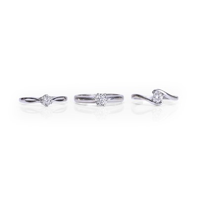 Lot 290 - A group of three 9ct white gold diamond rings