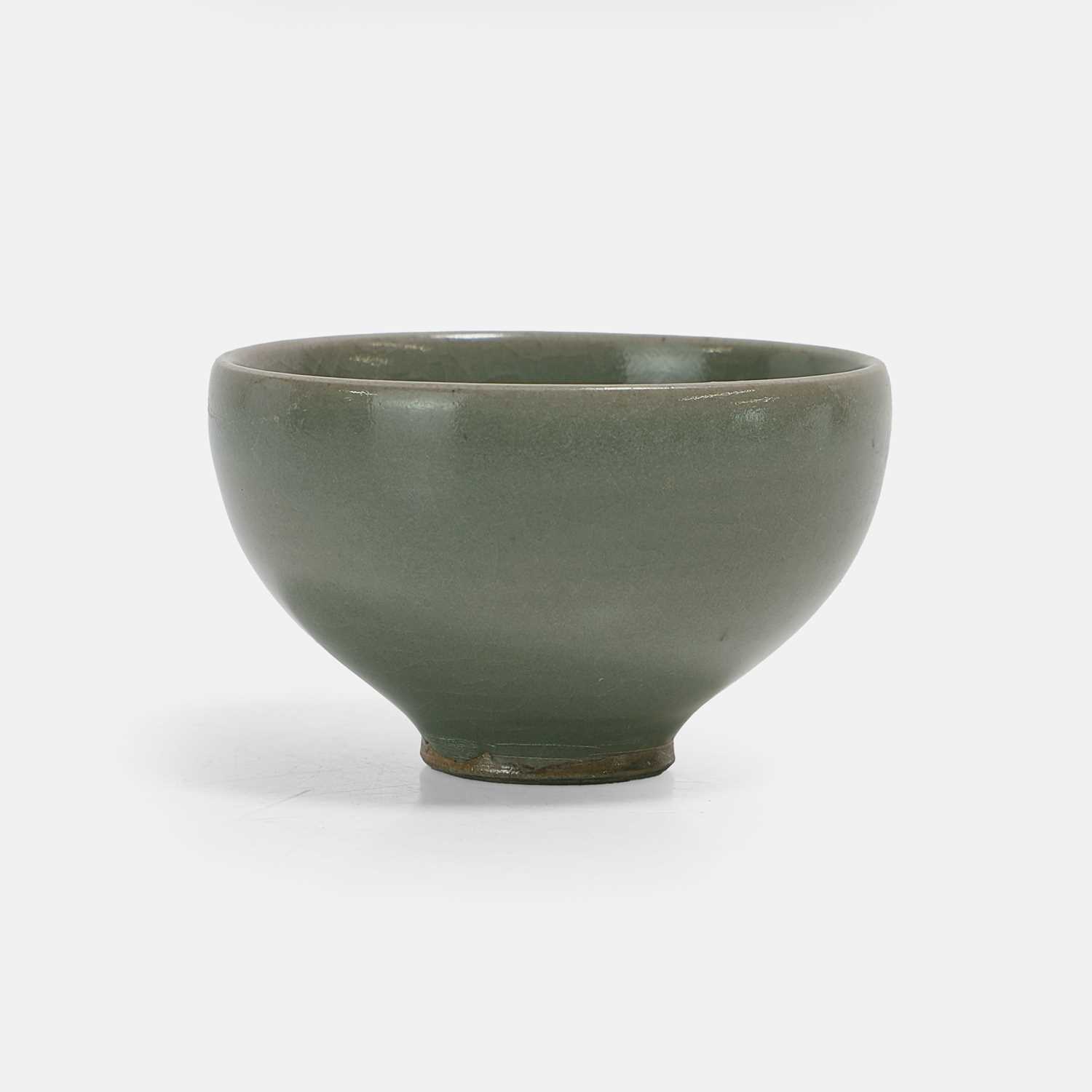 Lot 5 - A Chinese celadon-glazed bowl