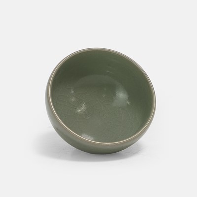 Lot 5 - A Chinese celadon-glazed bowl