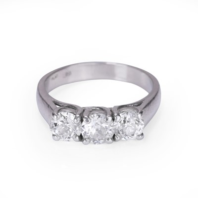 Lot 169 - A diamond three stone ring