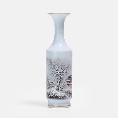 Lot 118 - A Chinese qianjiang-enamelled vase