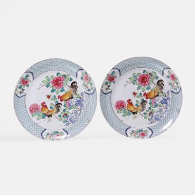 Lot 81 - A pair of Chinese famille rose dishes