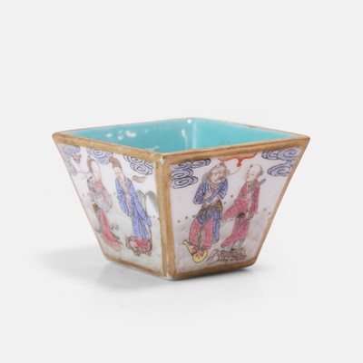 Lot 104 - A Chinese famille rose cup