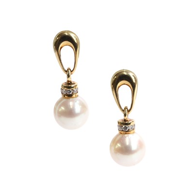 Lot 171 - A pair of 18ct gold cultured pearl drop earrings