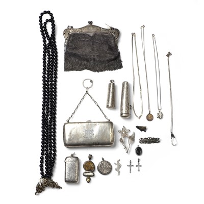 Lot 321 - A group of silver jewellery and objects