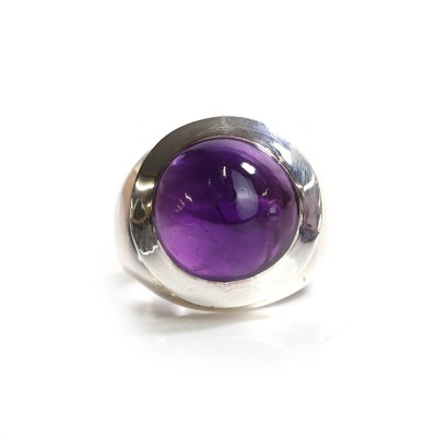 Lot 177 - A silver amethyst single stone ring