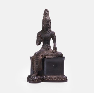 Lot 157 - A Chinese bronze figure