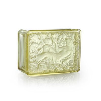 Lot 284 - A Jablonec glass box and cover.