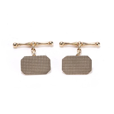Lot 372 - A pair of 9ct gold chain link cufflinks