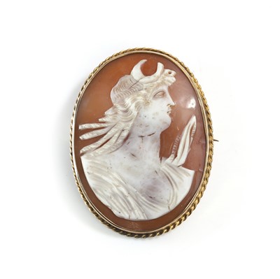Lot 11 - A Victorian shell cameo brooch