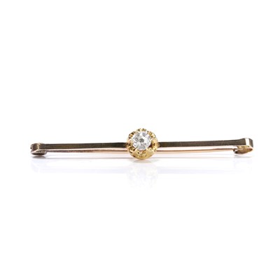 Lot 47 - A diamond set bar brooch