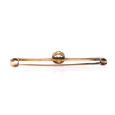 Lot 47 - A diamond set bar brooch