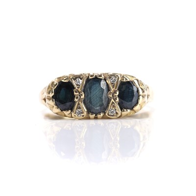 Lot 82 - A sapphire three stone ring