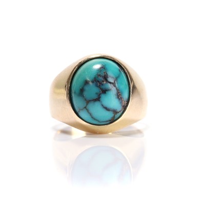 Lot 154 - A turquoise signet ring
