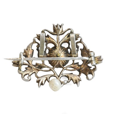 Lot 49 - An Austro-Hungarian pearl and garnet brooch