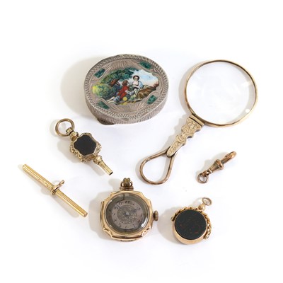 Lot 261 - A group of assorted items