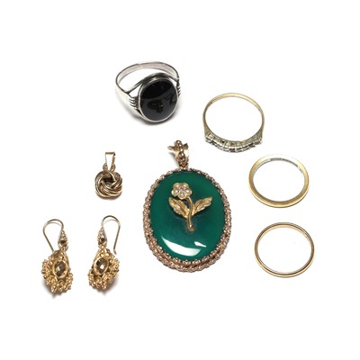 Lot 326 - A group of gold and silver jewellery