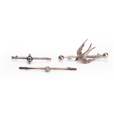 Lot 259 - A small group of bar brooches