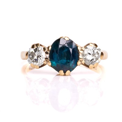 Lot 78 - An 18ct gold sapphire and diamond ring