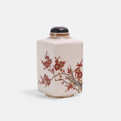 Lot 327 - A Japanese Satsuma ware vase