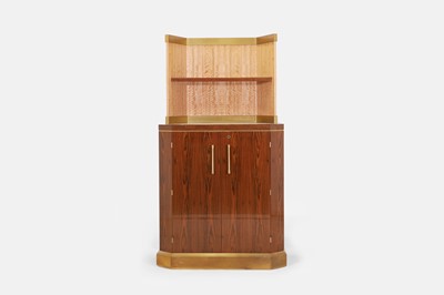 Lot 423 - A bespoke David Linley walnut and satinwood cabinet