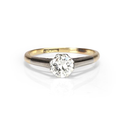 Lot 31 - A diamond single stone ring